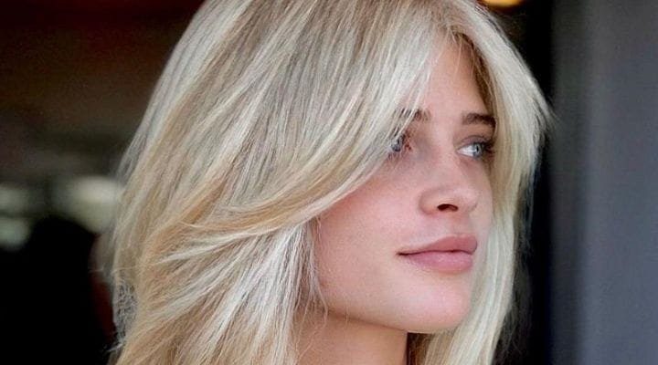 modelo com franja longa