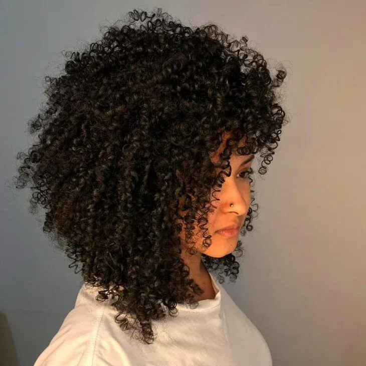 cabelo cacheado chanel