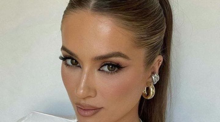 modelo com cabelo em sleek ponytail