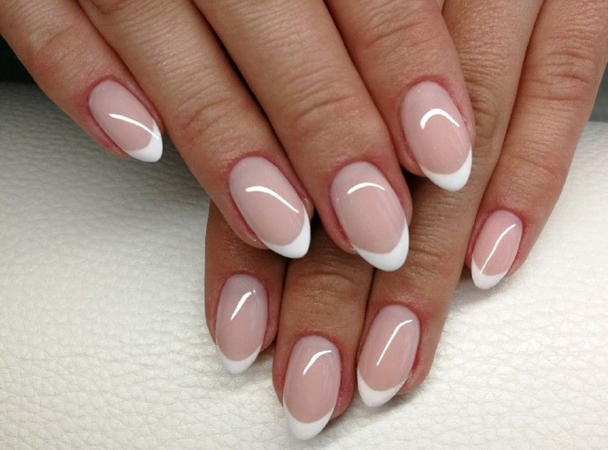 5 modelos de unhas simples para se usar em um batizado