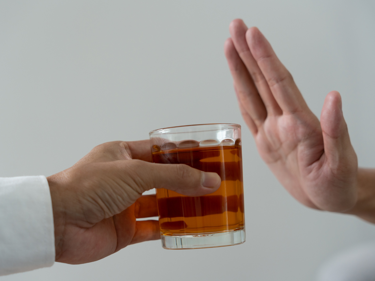 alcool pode afetar a saude do cabelo 1